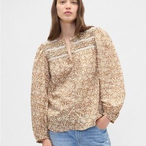 Women’s Gap Relaxed Puff Sleeve Lace Top in beige floral Size L